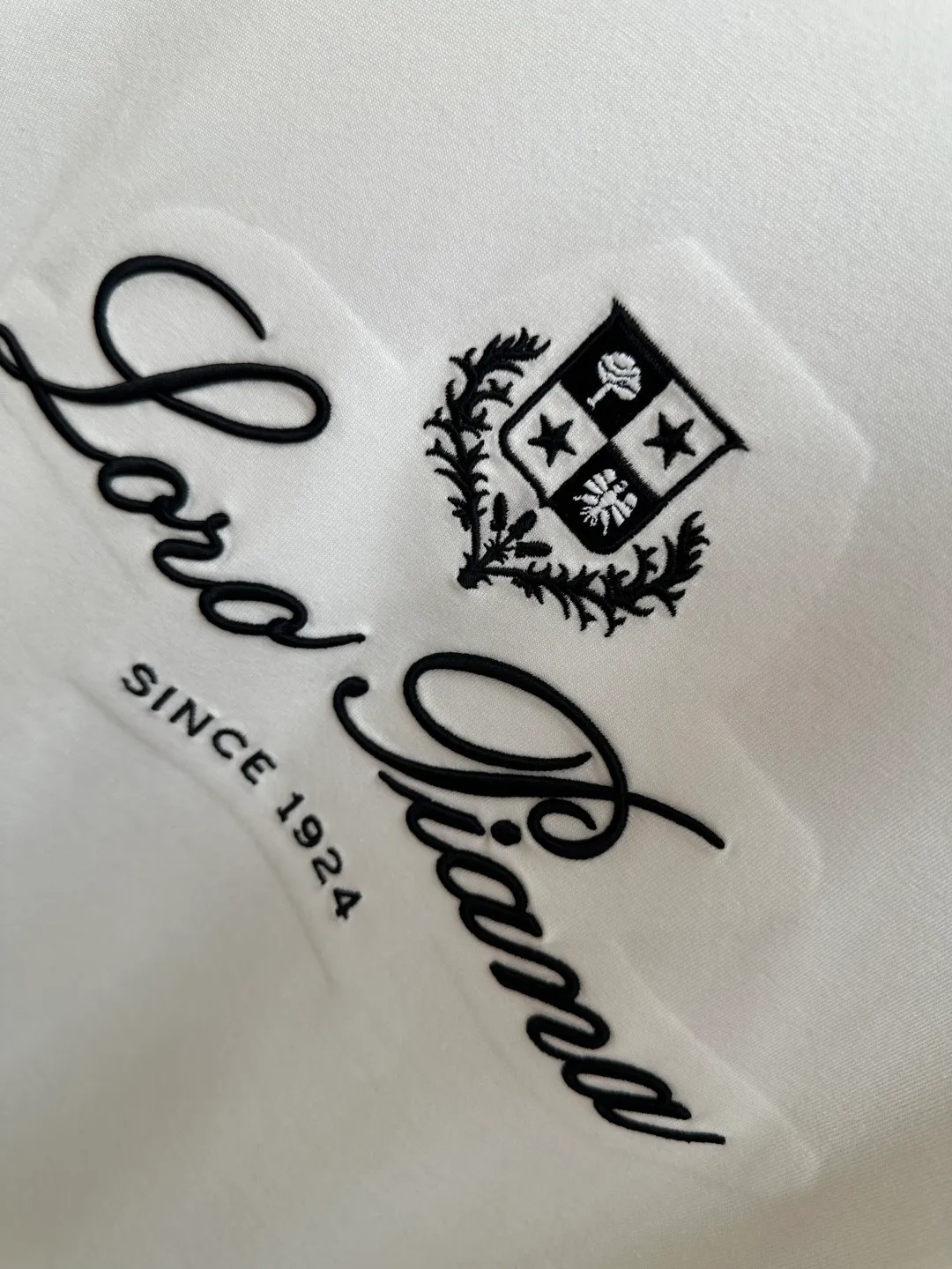 LP top quality 2026 new short sleeves! Original custom fabric, soft to the touch. Top imported private goods, fashionable design and trendy short sleeves, without losing luxury. There is no doubt about the quality. The upper body effect is awesome, luxury official website Same Style! Size M—3XL